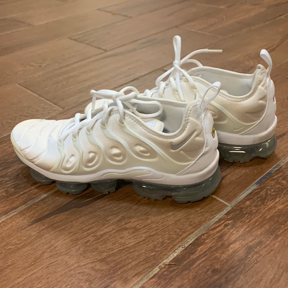 WHITE Air vapor max Nike